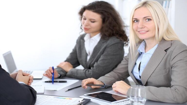 Virtual Paralegals Revolutionizing Case Management for Law Firms