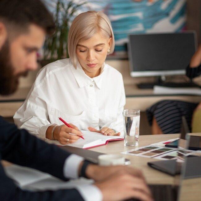 What Is the Role of a Legal Assistant? How They Help Lawyers Succeed